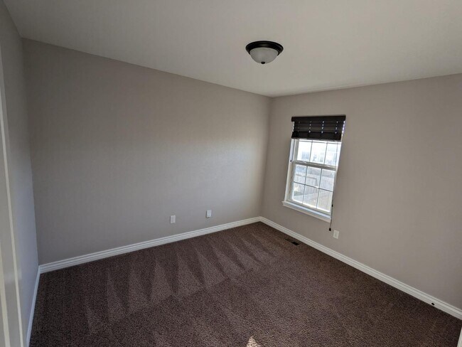 Building Photo - 715 Cherrywood Cir