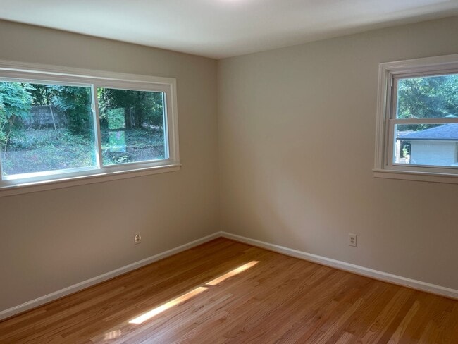 Building Photo - West Homewood: 5 Bedroom 3 Bath House with...