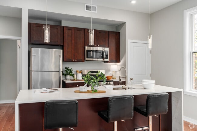 2BR, 2BA - 1,028SF - Kitchen - The George