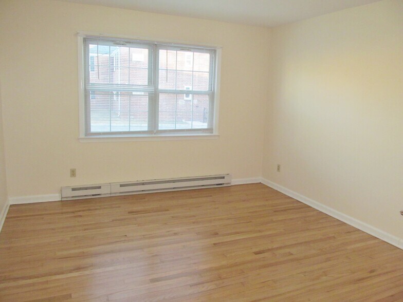 Building Photo - 60 E Cliff St