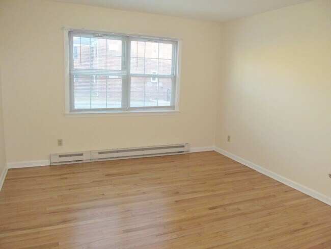 Building Photo - 60 E Cliff St