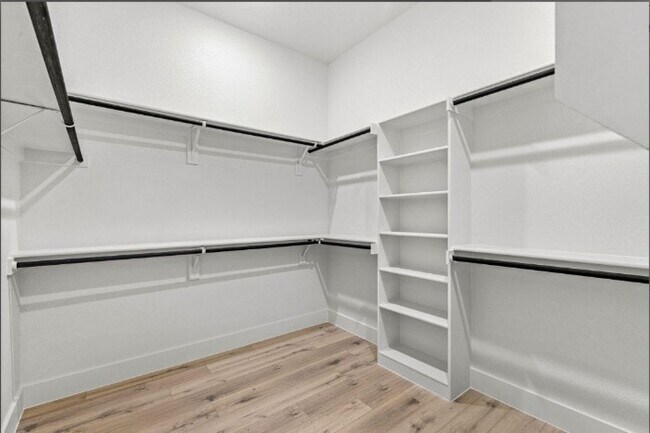 Building Photo - 5516 Helmick Ave