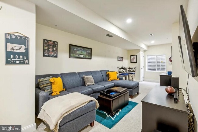 Building Photo - 103 Front St