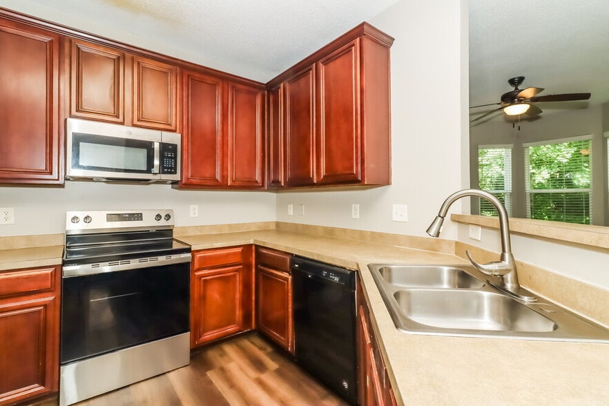 Building Photo - 468 Darbys Run Ct