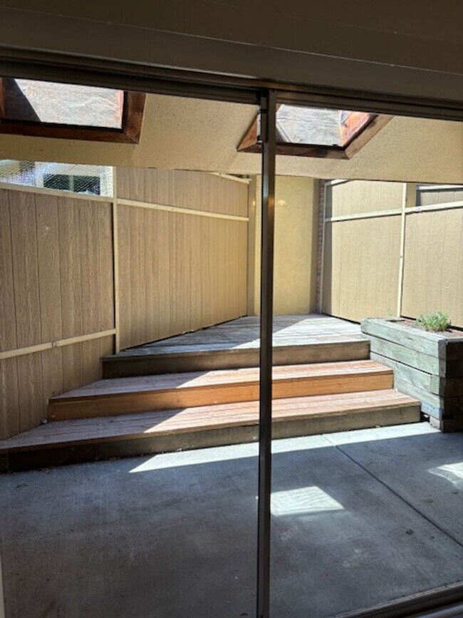 Building Photo - 3161 Madison Ave