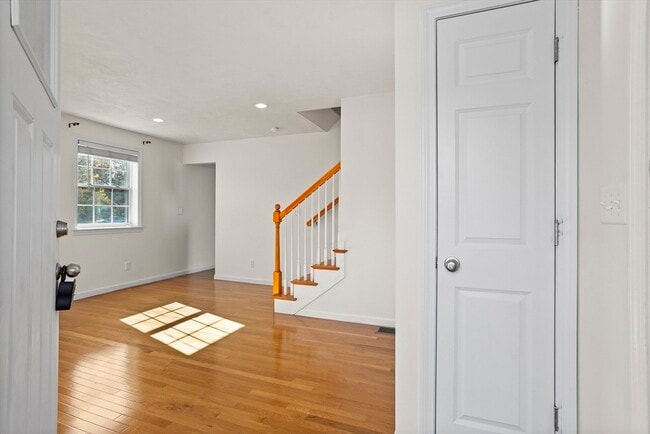 Building Photo - 4 Boxwood Dr