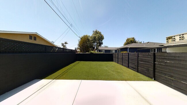 Building Photo - 5575 Mary Ln Dr