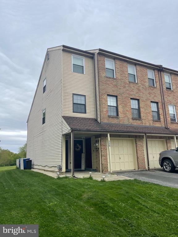 Building Photo - 115 Chaucer Rd