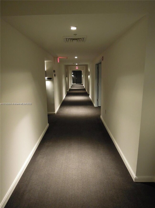 Building Photo - 325 Biscayne Blvd