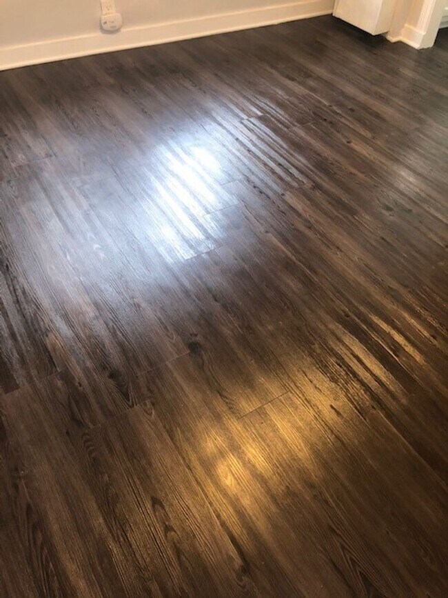 Building Photo - LINDEN 2470