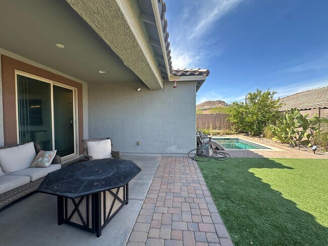 Building Photo - 16492 W Caldwell St