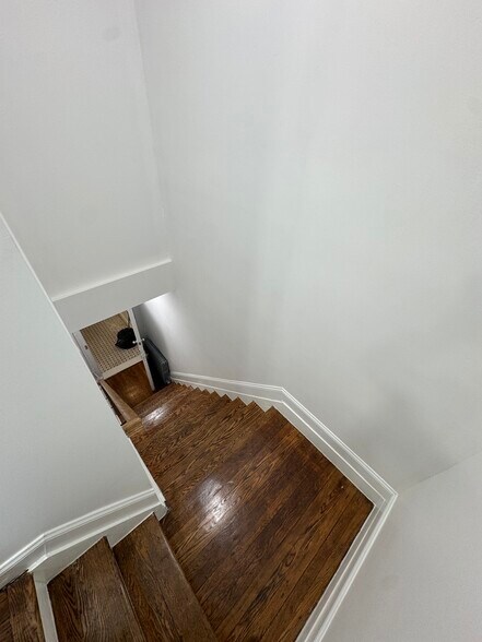 Building Photo - 5 Edgar Ter