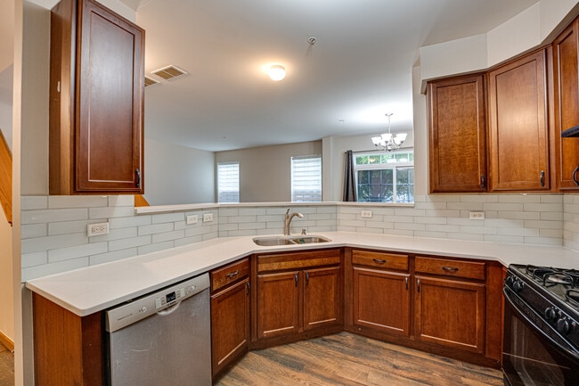 Building Photo - 3904 Preston Dr