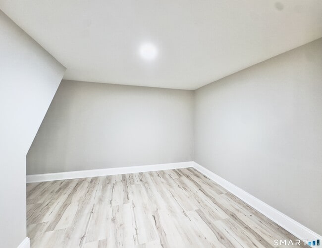 Building Photo - 96 Knickerbocker Ave