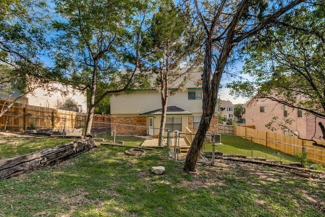 Building Photo - SPACIOUS 4-BEDROOM HOME IN PARKWOOD