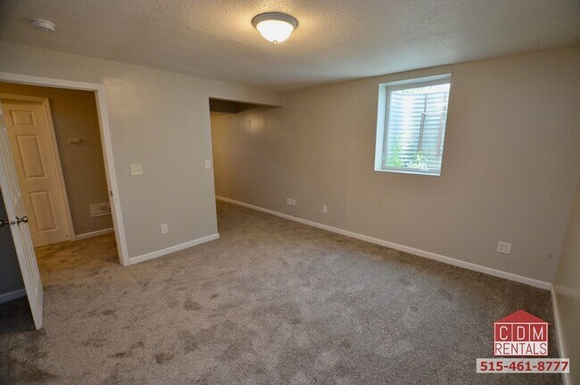 Building Photo - Excellent Des Moines Home