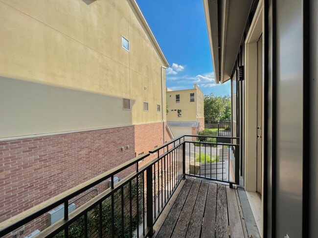 Building Photo - 1205 Kinney Ave