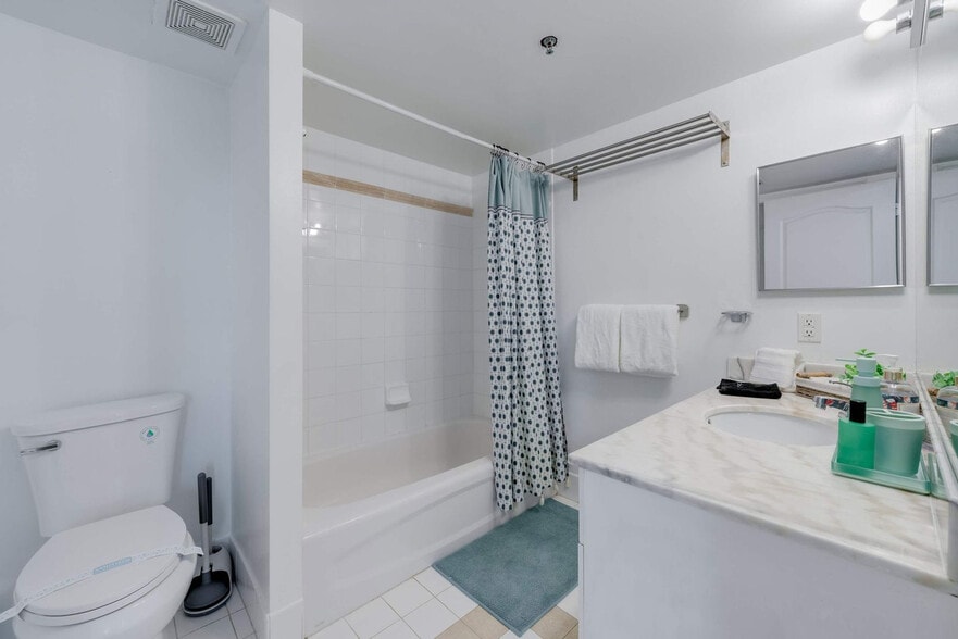 Building Photo - 1 SE 12th St