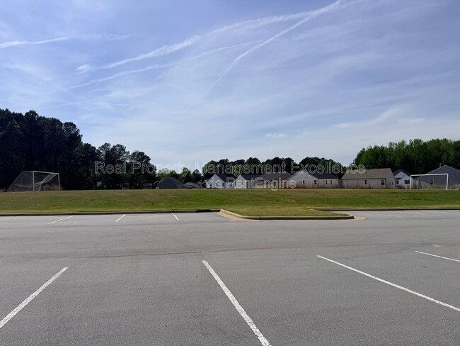 Building Photo - 540 Barrington Row Ave