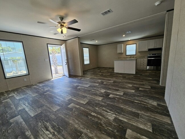 Building Photo - 6701 Hidden Oaks Dr