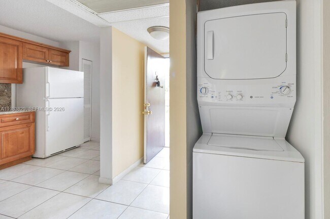 Building Photo - 9000 NW 28th Dr