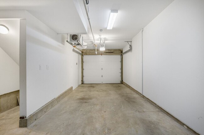 Building Photo - 722 3rd Ave N