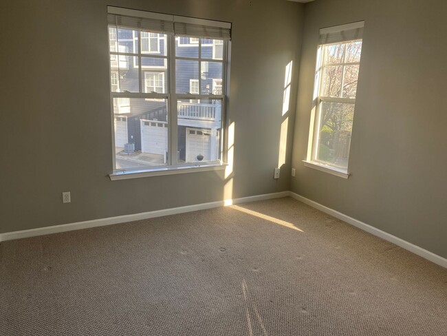 Building Photo - 1505 Walnut View Dr