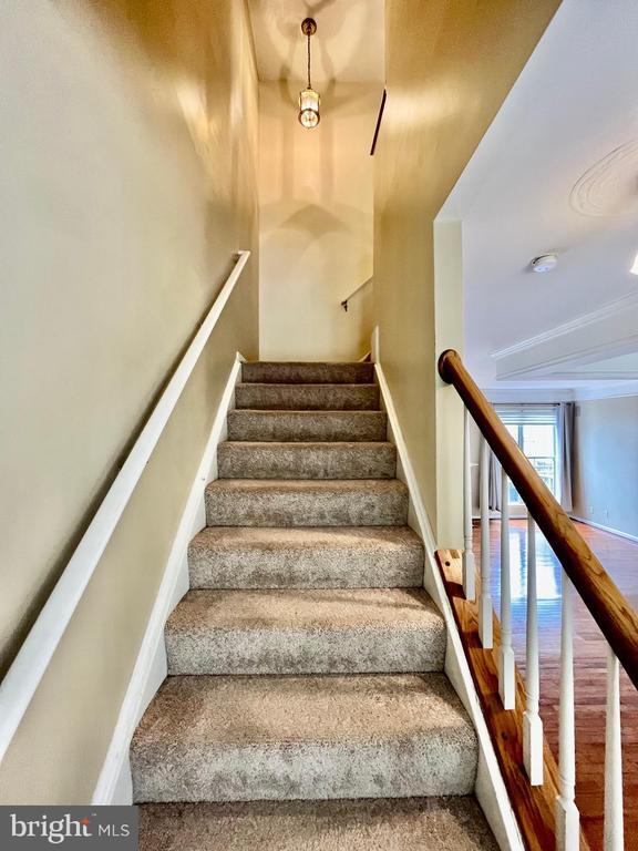 Building Photo - 7504 Lamoyne Ct