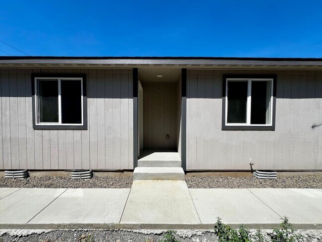 Building Photo - 713 N 6th Ave