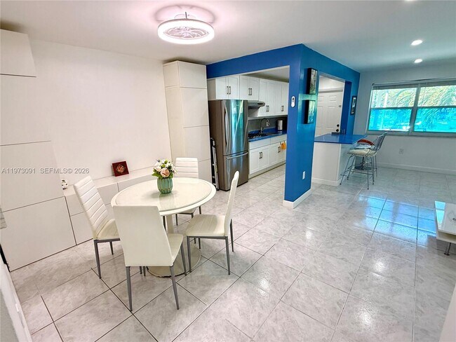 Building Photo - 160 NE 203rd Terrace