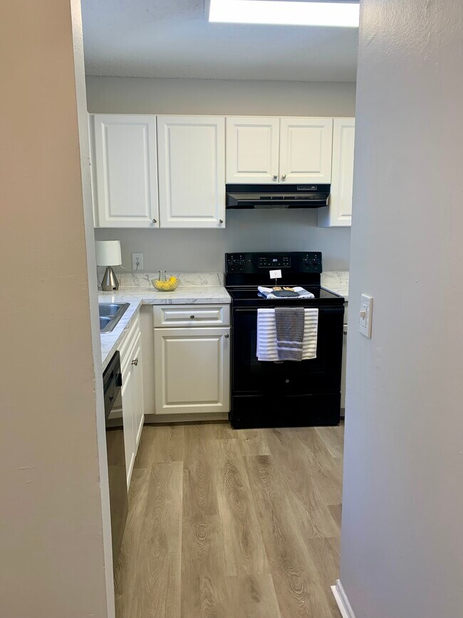 Building Photo - 2558 W Bird St