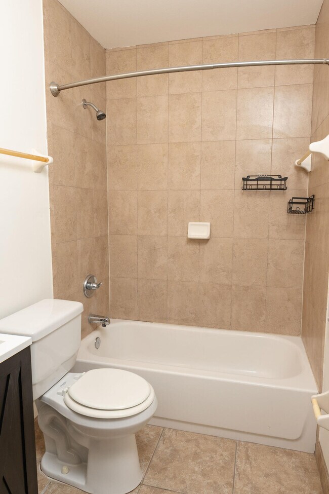 Building Photo - 1253 White Pine Dr