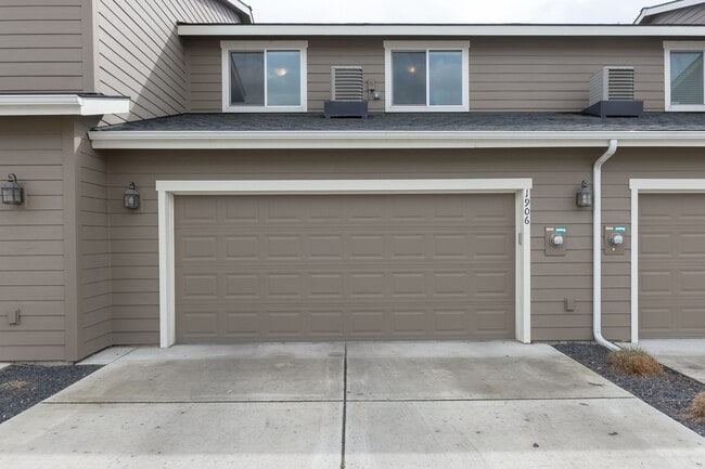 Building Photo - COMING SOON !! Kendall Yards, 3 Bedroom, 2.5 Bath Townhouse Now Available