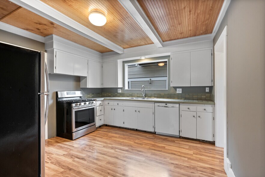 Building Photo - 1728 W 11th Ave