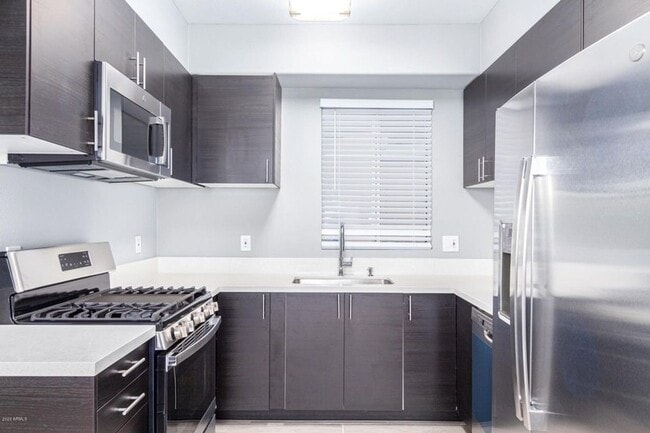 Building Photo - 3 bed remodeled  Old Town condo w/garage