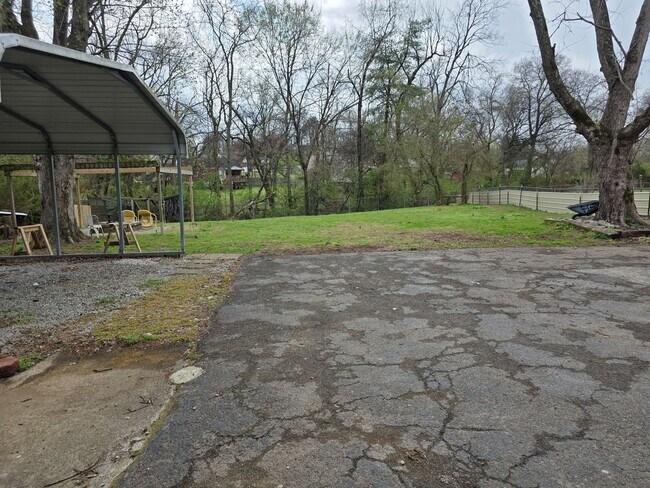 Building Photo - Charming 2BR with Walk-Out Basement, Fenced Yard & Flexible Murphy-Bed Office