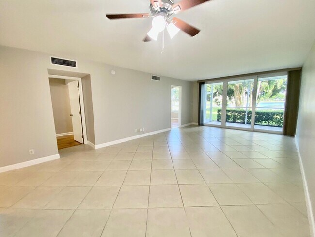 Building Photo - 3051 N Course Dr