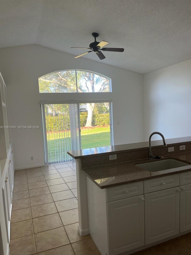 Building Photo - 5033 Prairie Dunes Village Cir