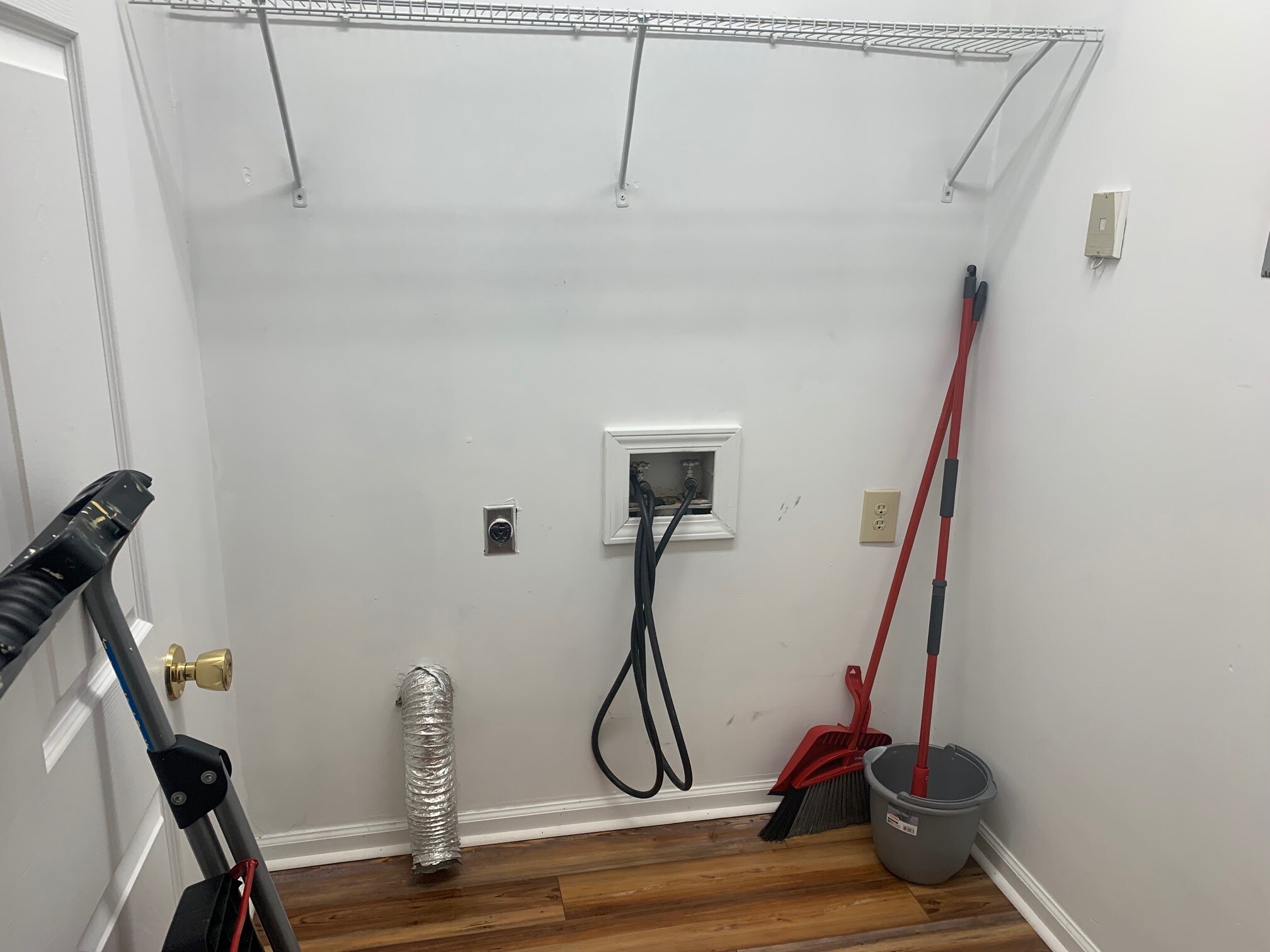 Laundry Room - 212 Bentley Pl