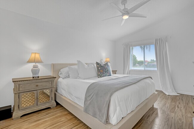 Building Photo - 6074 Las Colinas Cir