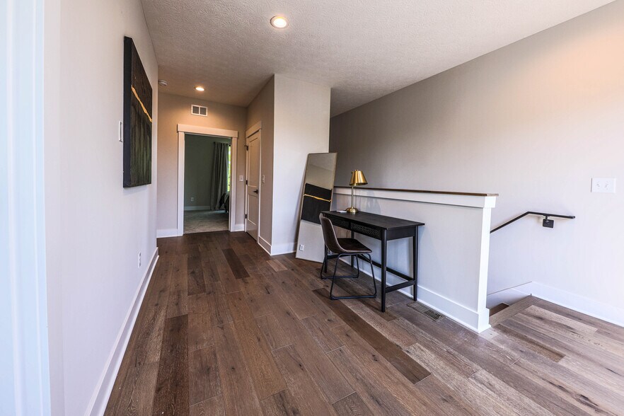 Building Photo - 362 Zimpfer St