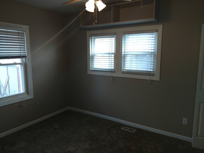 Building Photo - ALL PROSPECTIVE TENANTS MUST SUBMIT A $58 ...