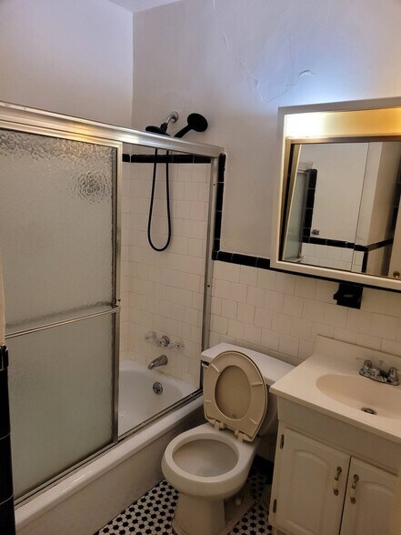 Bathroom - 3703 W Saratoga St