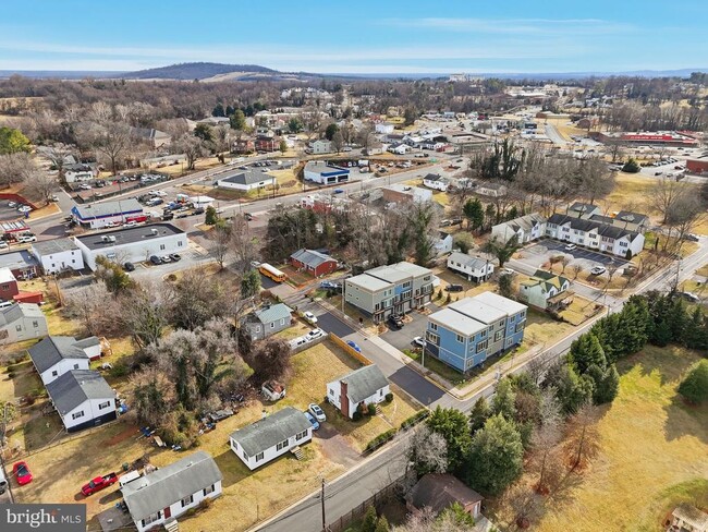 Building Photo - 139 Oak View St