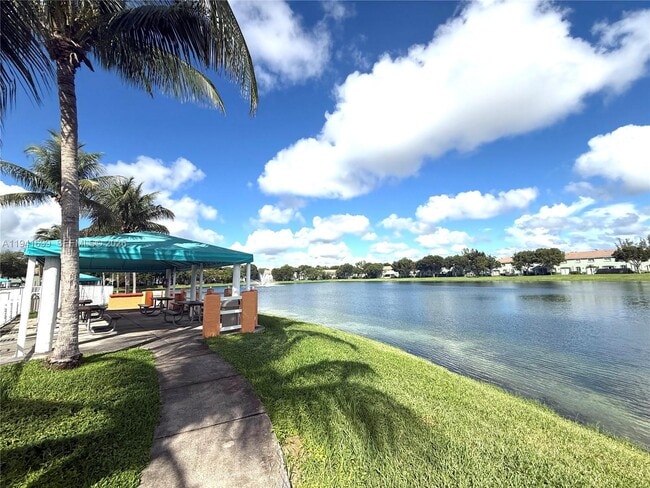 Building Photo - 1656 SE 29th Ct