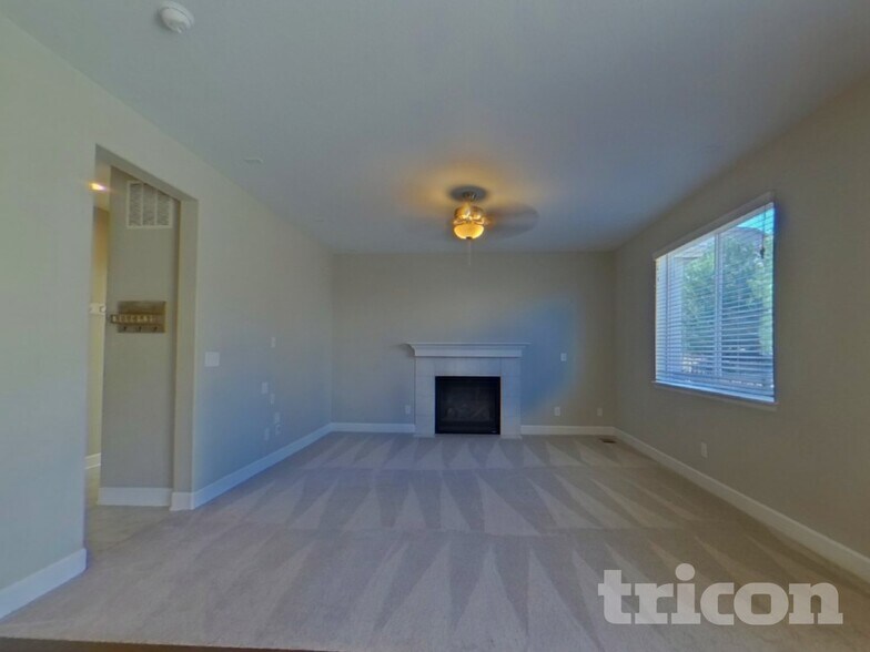 Building Photo - 7773 Oasis Dr