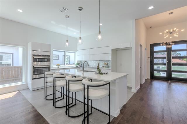 Building Photo - 9742 Sunset Dr