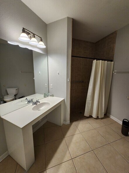 Building Photo - 4802 Cayview Ave