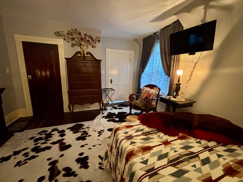 Building Photo - 425 S Washington St