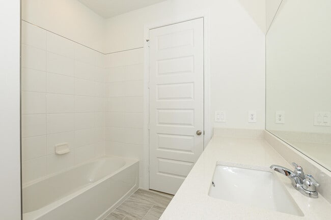 Building Photo - 9062 Dahlia Cir